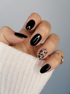 Leopard Print And Black Nails, Black Leopard Nail Designs, Leopard And Black Nails, Black Nails With Leopard Design, Black And Leopard Print Nails, Shelak Nails, Black Nails With Cheetah Print, Cheetah Nails Black, Black And Cheetah Nails