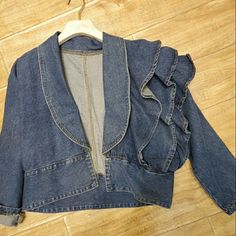 Coat Spring, Jackets Denim, Jackets Women, Vintage Cowboy, Denim Design, Curvy Outfits, Chic Woman, Short Jacket, High Waist Jeans