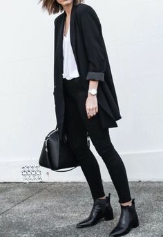 MINIMAL + CLASSIC: Modern Legacy Minimalist Moda, Stile Casual Chic, Cooler Style, Looks Black, Design Office, Minimal Chic, Business Outfit, Winter Trends