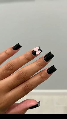 nails Black Nails With French Tip, Nail Ideas Short Black, Black Nail Ideas Short, Black Nails Inspo Short, Square Black French Tip, Basic Nail Sets, Bow Nails Short Square, Short Black Square Nails, Nail Designs Simple