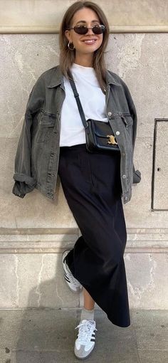 Culotte Outfit, Fall Fashion Outfits Casual, Street Style 2023, Samba Outfit, New York Outfits, Mum Fashion, Europe Outfits, Style 2023, Mode Casual