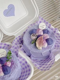 Purple cakes in picnic Food Purple Aesthetic, Purple Dessert Aesthetic, Purple Aesthetic Food, Purple Aesthetic Cake, Pastel Minimalist Aesthetic, Purple Aesthetic Pastel, Purple Bakery, Apricot Butter, Purple Cafe