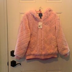 New, Never Worn, Plush With Quilted Pattern Trendy Pink Hooded Jacket For Winter, Trendy Pink Outerwear With Double-lined Hood, Forever 21 Hooded Fall Outerwear, Forever 21 Hooded Outerwear For Fall, Hooded Forever 21 Outerwear For Fall, Trendy Hooded Outerwear From Forever 21, Forever 21 Casual Winter Outerwear, Casual Forever 21 Winter Outerwear, Casual Pink Outerwear From Forever 21