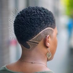 Short Shaved Hairstyle for Natural Hair Combover Hairstyles, Short Natural Curls, 3c Natural Hair, Short Textured Hair, Shaved Design, Short Natural Haircuts, Natural Curly Hair Cuts, Tapered Hair