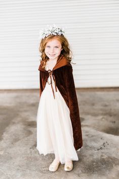 flower girl fashion Fairy Flower Girl Dress, Viking Flower Girl, Halloween Wedding Flower Girl, Garden Wedding Flower Girl, Flowergirl Rustic Dress, Depot Makeup, Brave Wedding, Simple Medieval Dress Kids