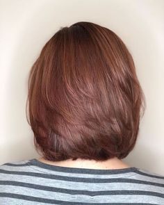 Rose Brown Hair Might Be the Prettiest Summer Trend for Brunettes Rose Brown Hair Color, Hair Color For Pale Skin, Hippy Hair, Red Bob Hair, Pale Skin Hair Color, Brilliant Brunette, Chestnut Brown Hair, Gold Hair Colors, Hair Color Rose Gold