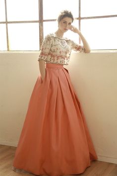 Lehnga Dress, Pakistani Dresses Casual, Salwar Kamiz, Indian Gowns Dresses, Indian Gowns, Designer Party Wear Dresses, Party Wear Indian Dresses, Dress Gold, Stylish Dresses For Girls