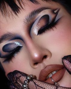 Cool Eye Makeup Looks Creative, High Fashion Makeup Looks, Siren Costume, Modeling Makeup, Makeup Morphe, Euphoria Makeup, Fun Makeup