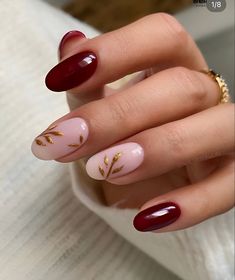 30 Breathtakingly Chic Burgundy Nails Perfect For Slaying Fall - Woman & Lifestyle Burgundy And Gold Nails Short, Maroon Nails With Gold, Maroon Nail Designs, Maroon Nail, Nails 23, Luv Nails