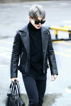 Jimin Airport Fashion, Outfit Nero, Black Jacket Outfit, China Street Fashion, Bts Inspired Outfits, Girls Ask, Park Ji Min, Bts Girl, Korean Men