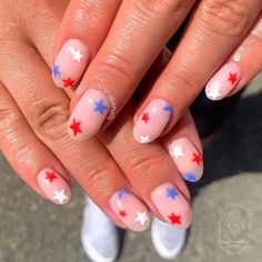 33 Festive 4th of July Nails to Spark Your Patriotic Spirit Easy Simple 4th Of July Nails, Natural 4th Of July Nails, Subtle America Nails, Modern 4th Of July Nails, Simple Fourth Of July Nails Short, 4th Of July Star Nails, American Themed Nails, Fourth Of July Nails Subtle, Neutral July 4th Nails