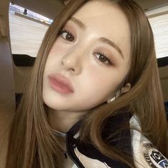 yunjin icon selca iq kpop lesserafim Yunjin Icon, Make Up Inspo, Korean Makeup, Girl Icons, Kpop Girl Groups, Makeup Inspo, Maquillaje De Ojos, Makeup Inspiration