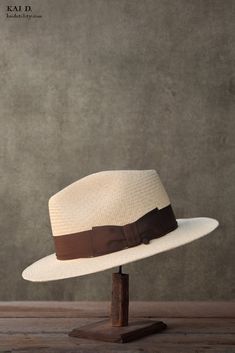 Short brimmed panama hat in a teardrop crown style shape. Made from natural toquilla grass made in Ecuador. Material : 100% Panama 36 = 57.5cm, 38 = 59cm, 40 =60.5cm Brand: HW Dog & Co. Made in Japan Engineer Hat, Brimless Hat, Travel Hat, Watch Cap, Herringbone Tweed, Wool Berets, Cotton Hat, Ticking Stripe, Dark Brown Color