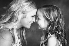 Mother daughter photography so cute... Mother Daughter Pictures, Mother Daughter Photoshoot, Mother Daughters, Daughter Photography