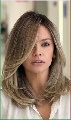 One Length Medium Haircut, Mechas Color Beige, Sandy Beige Blonde Hair, Dark Beige Blonde Hair, Biscuit Blonde Hair, Dark Sandy Blonde Hair, Biscuit Hair, Biscuit Blonde, Tmavý Blond