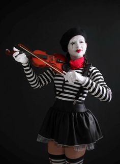 Goth Clown Outfit, Mime Outfit, Creepy Outfits, Mime Costume, Clown Costume Women, Clown Stuff, Mime Makeup, Clown Clothes, Female Clown