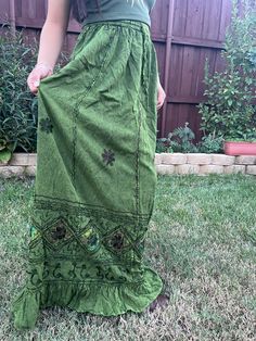 Introducing our Pari Vintage Vibe Green Embroidery Maxi Skirt, perfect for embracing those boho and hippie vibes! This stunning skirt features pleated borders that add a touch of elegance, while the maxi length offers a chic and comfortable fit.Crafted with fairly-core fashion inspiration, this skirt is ideal for creating enchanting cottage-core looks. Whether you're strolling along sandy shores or exploring hidden getaways, this skirt will ensure you're dressed to impress. Its flowing silhouett Spring Bohemian Maxi Dress With Lined Skirt, Bohemian Cotton Maxi Dress With Flowy Skirt, Bohemian Wide Leg Maxi Dress For Spring, Bohemian Flowy Maxi Skirt With Elastic Waistband, Bohemian Flowy Maxi Dress With Lined Skirt, Flowy Bohemian Maxi Dress With Lined Skirt, Spring Hippie Maxi Skirt, Flowy Long Hippie Skirt, Bohemian Flowy Skirt With Floral Embroidery