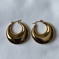 18k Gold Plated Hoop Earrings Non-Tarnish Beautiful New Packaged In Jewelry Pouch Gold Crescent Hoop Earrings For Everyday, Everyday Gold Crescent Hoop Earrings, Modern Gold Crescent Hoop Earrings, Fall Accessories Jewelry, Fall Accessories, Gold Hoops, Earrings Color, Jewelry Pouch, Accessories Jewelry