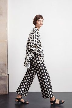 60s Fashion Trends, Dice Kayek, Dots Fashion, Emerging Designers Fashion, 2019 Fashion, Pantalon Large, 60s Fashion, Fall Fashion Trends