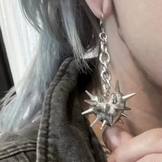 Feel a rush of adrenaline as you explore your edgier side with our Vintage Heart Thorn Spike Chain Alloy Silver Pendant Earrings! This unique Gothic-inspired piece is sure to make heads turn! Perfect for those days when you're feeling bold and daring, and want to add a dash of individuality to your look. Could this be your new favorite accessory? Pin it now and decide later! Rockstar Accessories, Thorn Earrings, Emo Jewelry, Gothic Mode, Prom Gift, Edgy Jewelry, Gothic Earrings, Art Necklaces, Earrings Pendant