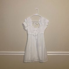 95% Polyester, 5% Spandex Super Cute Dress, Perfect For Any Occasion! Has Lining Never Worn Tiger Mist Dress, Tiger Mist, Super Cute Dresses, Cute Dress, Cute Dresses, White Color, Mist, Blossom, White Dress