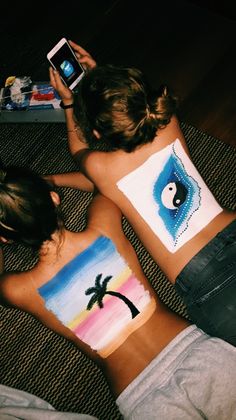 Easy Body Painting Ideas, Easy Body Painting, Paintings Tumblr, Friends Painting, Body Paintings, Friends Goals, Modeling Poses