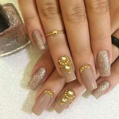 Uñas 18 Bridal Makeup Glitter, Engagement Nail Art, Trendy Wedding Nails, Indian Nails, Bridal Nails Designs, Bridal Nail Art, Makeup Glitter, Nail Art Designs Videos, Wedding Nails Design