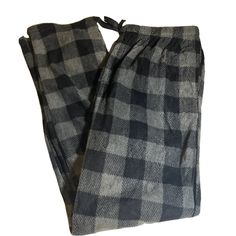 Men's Perry Ellis Gray & Black Plaid Pajama Pants With Drawstring Nwt Size Large ***If You Have A Concern Regarding Odor Or Allergies, Please Be Aware That You Are Purchasing An Item That Has An Unknown History And May Or May Not Have Been In Contact With Smoke, Pets, Etc...*** Vintage Mens Pajamas, Black Sleepwear With Pockets In Long Pants Style, Black Cotton Sleep Pants, Gray Casual Sleep Bottoms, Casual Gray Sleep Bottoms, Black Sleep Bottoms Long Pants, Black Sleep Bottoms, Black Long Pants For Sleep, Black Plaid Pajama Pants