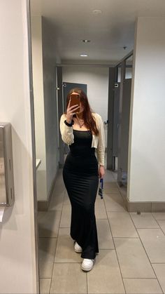 Outfits Vestidos Largos, Fancy Dinner Outfit Winter, Black Maxi Dress Outfit Ideas, Long Bodycon Dress Outfit, Black Maxi Dress Outfit, Bodycon Outfits, Pencil Skirt Outfits, Maxi Dress Outfit