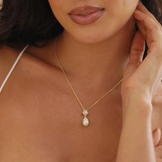 ✦ 𝐈𝐭𝐞𝐦 𝐃𝐞𝐬𝐜𝐫𝐢𝐩𝐭𝐢𝐨𝐧 Elevate your elegance with our Freshwater Pearl Diamond Necklace by Pashiminimalist. This Pearl Drop Necklace features a minimalist leaf design with sparkling crystals, perfect for a refined touch. Ideal as wedding jewelry or a thoughtful bridesmaid gift, this timeless piece adds sophistication to any occasion. ✦ Material: High Quality Solid 925 Sterling Silver ✦Finish: Sterling Silver ∙ 18K Gold ∙ Rose Gold ✦Gifting options 🎁 We can also add your personalized Pearl Diamond Necklace, Pearl Drop Necklace, Pearl And Diamond Necklace, Jewelry Bridesmaid, Etsy Bridesmaid Gifts, Necklace Minimalist, Pearl Diamond, Sparkling Crystal, Bridal Necklace