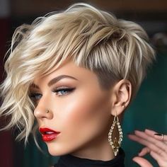 Frechefrisuren on Instagram Black And Blonde Hair Ideas Short, Asymetrical Haircut, Blond Pixie, Natural Short Hairstyles, Top 10 Hairstyles, Short Hairstyles For Black Women, Half Shaved Hair, Makes No Sense, Chic Short Hair