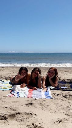 brown, orange, gray, and blue tones in a photo of three girls laying out on a beach Trio Friends Beach, Friend Beach Vacation, Summer Beach With Friends Aesthetic, Beach Pictures Three Friends, Trio Summer Outfits, Girls Trio Aesthetics, Beach Pic Friends, Trio Pictures Beach, Trio Friends Vacation