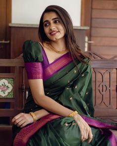 Green Saree Look Traditional, Saree Look Traditional, Green Saree Look, Maroon Silk Saree, Blouse Sleeves Design, Silk Saree Blouse Designs Patterns, Sabyasachi Sarees, Saree Styling, Zari Saree