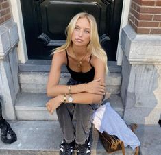 cute outift sambas street photography instagram inspo hair blonde tan gold jewelry Chica Chola, Downtown Outfits, Skandinavian Fashion, Nashville Outfits, Tank Top Outfits, Looks Party, School Looks