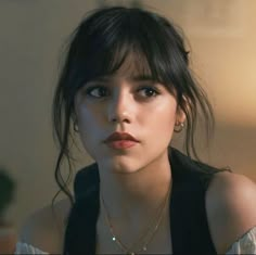 Tara Carpenter, Growing Out Bangs, Membentuk Alis, Jena Ortega, How To Cut Bangs, Long To Short Hair, Haircut Inspo, Celebrity Look Alike, How To Style Bangs