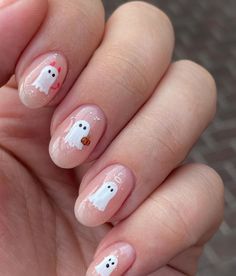 Halloween Short Nails Simple, Ghostie Nails, Haley Nails, Girly Halloween Nails, Spooky Season Nails, Slay Nails, Fall Nail Polish, Halloween Nails Easy, Nail Polish Colors Fall