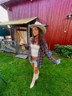 Western Theme Outfits Women, Farm Theme Outfit Women, Cowgirl Cowboy Costume, Cowgirl Outfits Halloween Costumes, Cowboy Girl Costume, Farm Girl Costume, Cow Girl Outfits Halloween, Cow Boy Outfit Women