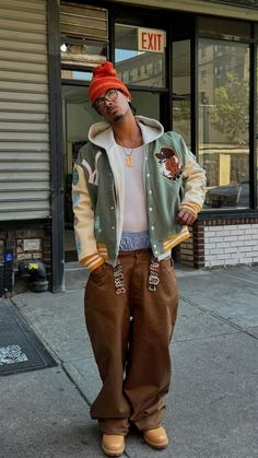 #outfits #streetwear #fashion Men’s Streetwear Poses, Urban Street Style Women Streetwear, Guys Streetwear Outfits, Varsity Jacket Outfit Mens, Winter Streetwear Outfits, Streetwear Outfit Men, Colorful Streetwear, Shoot Concept, New York Streetwear