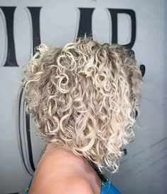 Loose Perm Short Hair, Long Layered Curly Hair, Angled Hair, Curly Blonde Hair, Inverted Bob Hairstyles, Messy Bob Hairstyles, Short Grunge Hair, Blonde Curly Hair