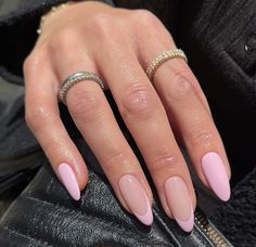 Almond Nails Pink, Pink Tip Nails, Pink French Nails, Baby Pink Nails, Round Nails, Pink Nail, Oval Nails, Chic Nails