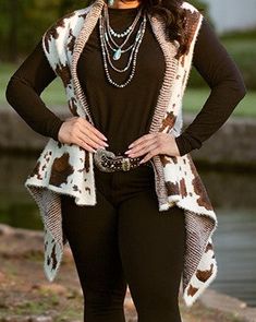 Farm Theme Outfit Women, Womens Western Outfits Classy, Cowprint Outfit Ideas, Cow Print Outfit Ideas, Cow Print Boots Outfit, Curvy Western Outfits, Curvy Cowgirl Outfits, Cowgirl Outfits Black Women, Cow Girl Outfits