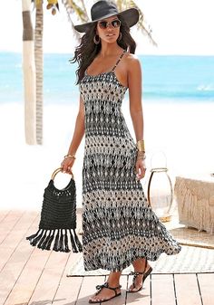 Strap Maxi Dress, Spaghetti Strap Maxi Dress, Maxi Dress Black, Maxi Robes, St Tropez, Printed Maxi, Beach Dress, Womens Maxi Dresses, Printed Maxi Dress