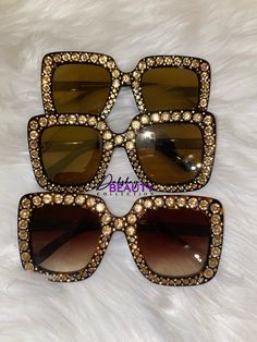 📦 Ships the same day #sunglasses #sunglassessunglassesaccessories #sunglassesfashion #sunglassesstyle #sunglasseslover Antique Glasses, La Outfits, Beautiful Tiaras, Shoes Outfit Fashion, Sunglasses Women Fashion, Fashion Eye Glasses, Stylish Glasses, Dope Jewelry