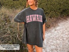 This trendy Hawaii shirt is perfect for summer days at the beach! It features a distressed vintage style design on an oversized comfort colors tee! We love this coconut girl aesthetic for a cover up on vacation. ⭐️ * I T E M * I N F O* ✦ Comfort Colors Unisex Shirt ✦ 100% Ring-Spun Cotton ✦ Printed using Direct To Garment style- Inks are printed directly into the fabric. ✦ Different sizing may effect placement of final design. ✦ Colors may differ slightly due to different user monitor and screen Texas Tshirt, Kentucky Shirts, Country Concert Shirts, Tennessee Shirt, Texas Shirt, Western Tee, Texas Shirts, Beach Clothing, Western Graphic Tees