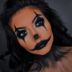 Women’s Halloween Face Paint, Scary Female Halloween Makeup, Scary Glam Halloween Makeup, Easy Scary Clown Makeup For Women, Easy Halloween Face Makeup For Women, Scary Face Paint Horror Makeup Easy, Halloween Face Paint For Women, Halloween Face Paint Women, Clown Make Up Aesthetic