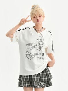 This white, loose-fitting T-shirt features a charming print of Judy and Nick from the beloved Zootopia movie. Made from high-quality materials, this T-shirt is perfect for casual, everyday wear. Add a touch of whimsy to your wardrobe with this delightful Zootopia T-shirt!  Please note that this product includes only one T-shirt.  Garment Size SizeSMLFull Length626466Bust105.5109.5114.5Shoulders575961Sleeve Length1313.514Hem Circumference106110114Cuff39.540.942.6 White Character Print T-shirt For Summer, Harajuku Style White Summer Top, Harajuku White Summer Top, White Harajuku Style Tops For Summer, White Harajuku Style Summer Tops, White Harajuku Top With Funny Print, White Harajuku Short Sleeve T-shirt, Cute White T-shirt For Streetwear, White Harajuku Style Short Sleeve T-shirt