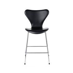 an image of a black chair on a white background in the style of arnezzoni