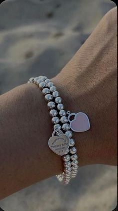 Tiffany And Co Bracelet Stack, Tiffany And Co Aesthetic, Jewelry Inspo Silver, Tiffany Heart Bracelet, Silver Jewelry Aesthetic, Aesthetic Clean Girl, Bracelets Trendy, Tiffany Bracelet, Tiffany And Co Bracelet