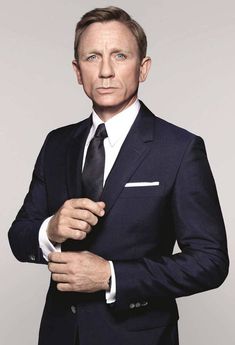 james-bond-spectre Daniel Craig Suit, Business Professional Dress Code, James Bond Suit, Alessandro Squarzi, Bond Suits, Gentleman Mode