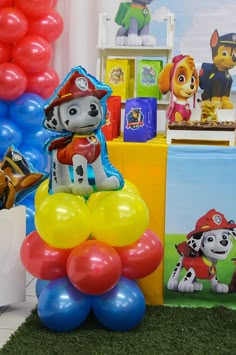 there are balloons and stuffed animals on display at this birthday party with paw patrol theme